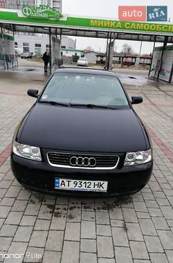 Хэтчбек Audi A3 2000 в 