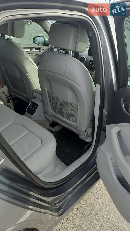 Седан Audi A3 2015 в Ужгороде