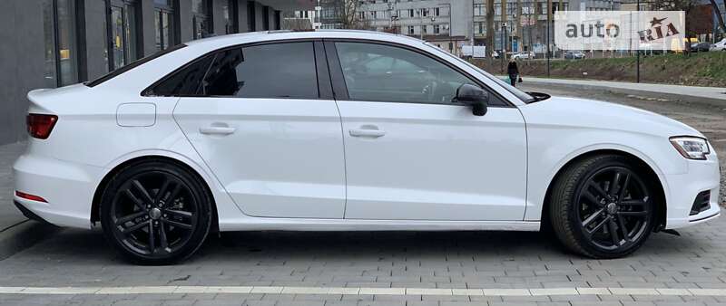 Седан Audi A3 2019 в Сваляве