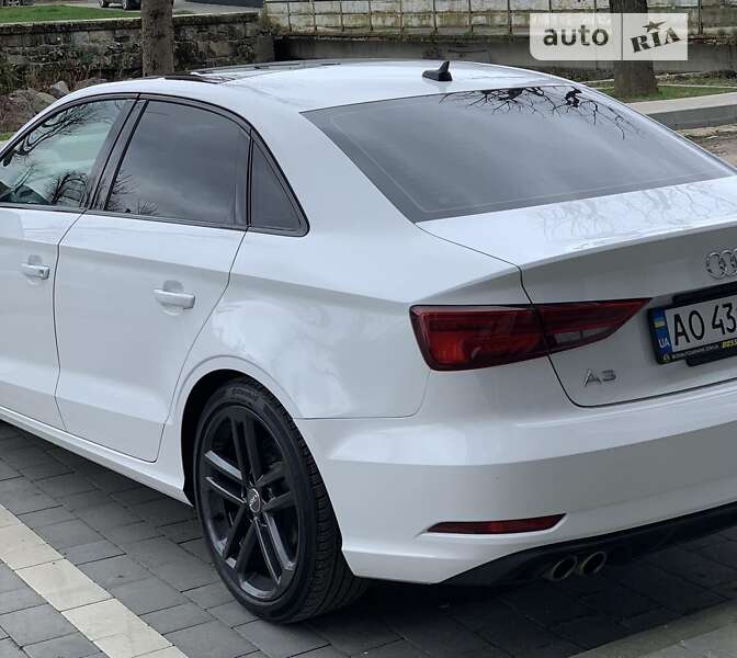 Седан Audi A3 2019 в Сваляве