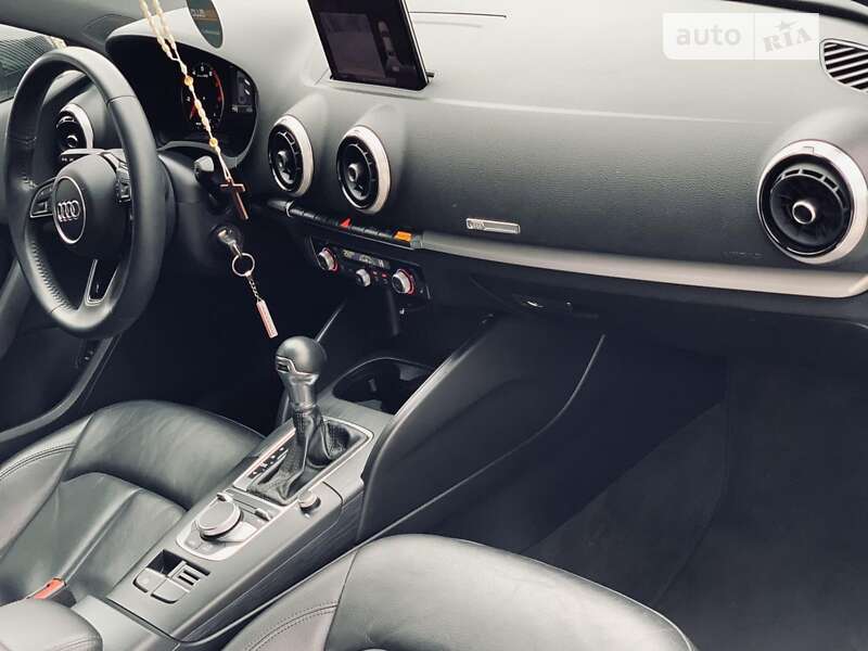 Седан Audi A3 2019 в Сваляве