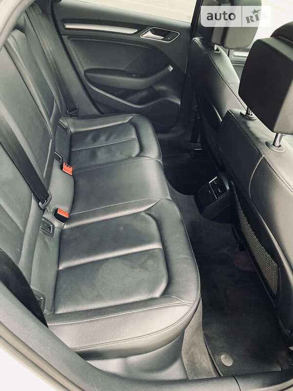 Седан Audi A3 2019 в Сваляве