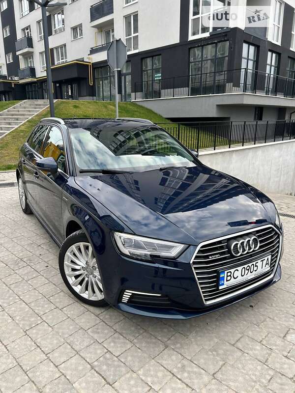 Хэтчбек Audi A3 2018 в Львове