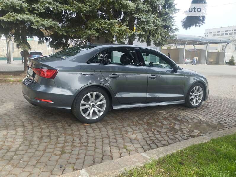 Седан Audi A3 2016 в Кропивницком