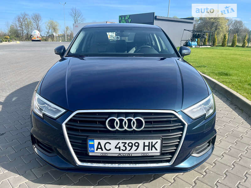 Седан Audi A3 2018 в Луцке