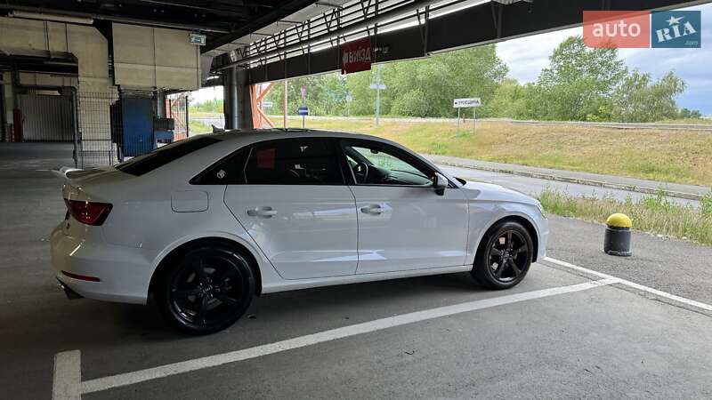 Седан Audi A3 2016 в Львове