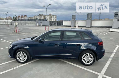 Хэтчбек Audi A3 2017 в Киеве