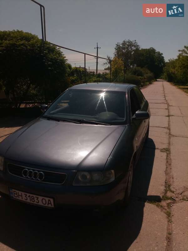 Хетчбек Audi A3 2002 в 