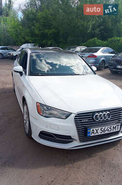 Хэтчбек Audi A3 2015 в 