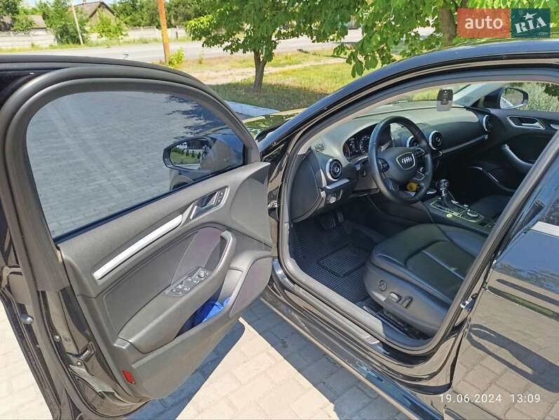 Седан Audi A3 2016 в Павлограді