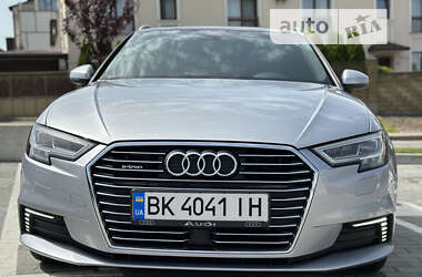 Хэтчбек Audi A3 2017 в Киеве