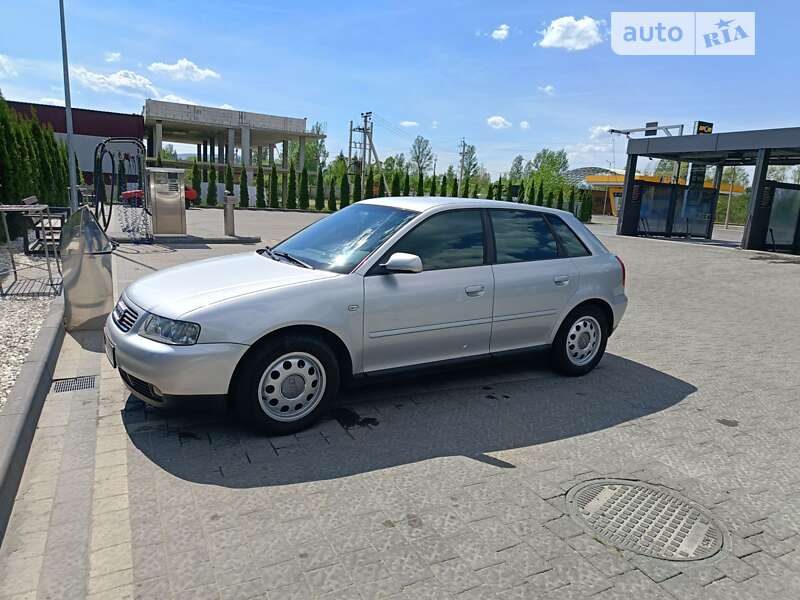 Хэтчбек Audi A3 2002 в Надворной