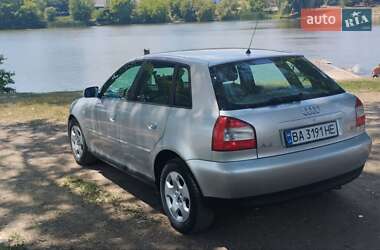 Хетчбек Audi A3 2001 в 