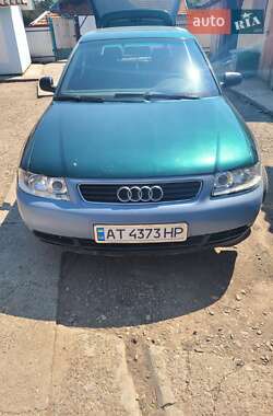 Хэтчбек Audi A3 1998 в 