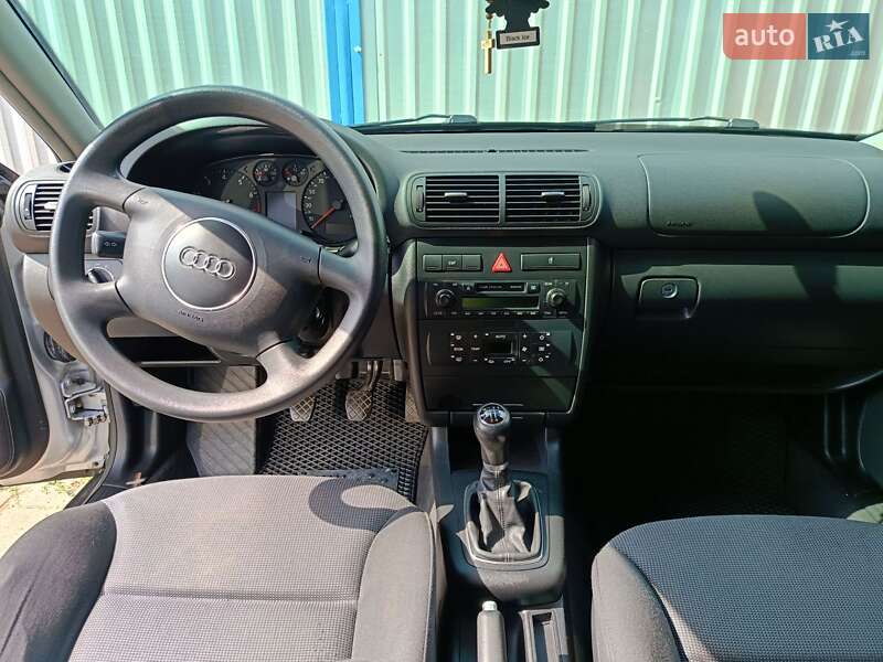 Хэтчбек Audi A3 2002 в Надворной