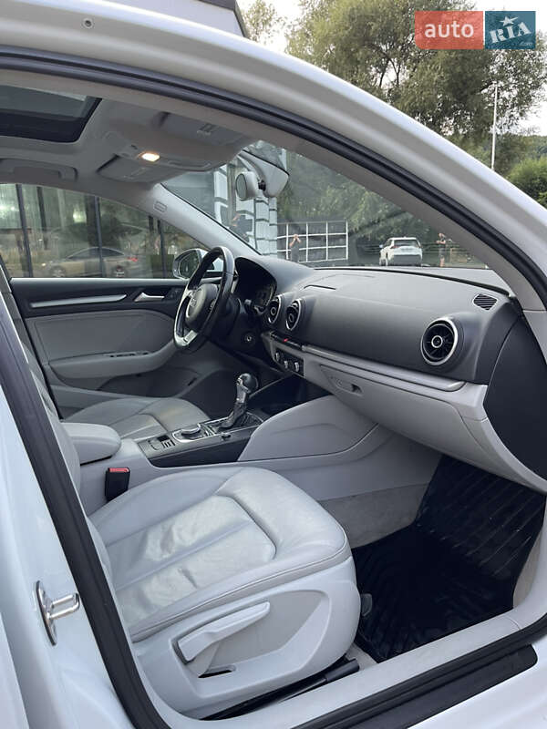 Седан Audi A3 2015 в Львові