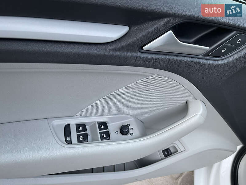 Седан Audi A3 2015 в Львові