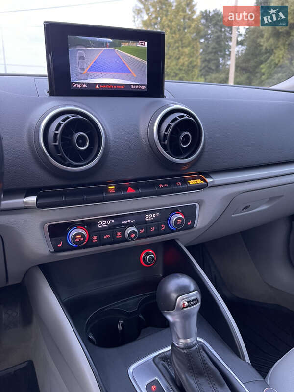 Седан Audi A3 2015 в Львові