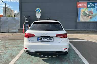 Хэтчбек Audi A3 2016 в 