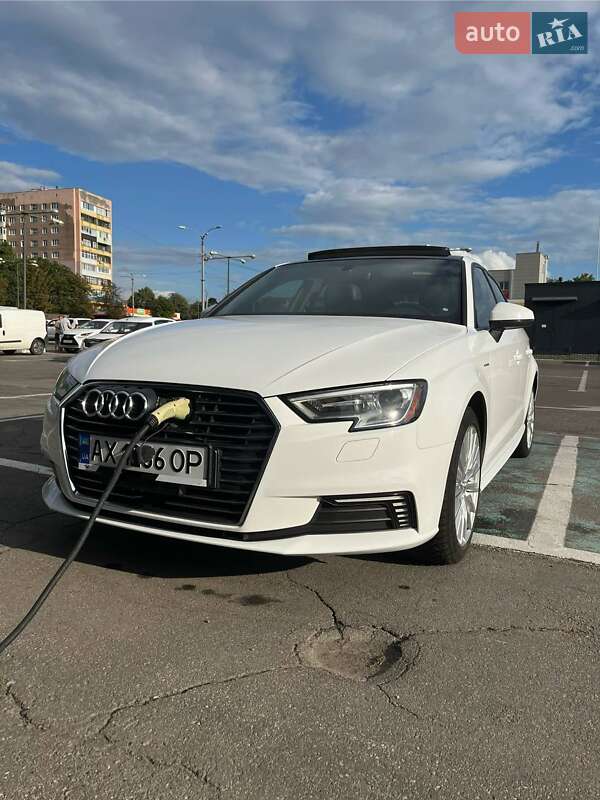 Хэтчбек Audi A3 2016 в Харькове