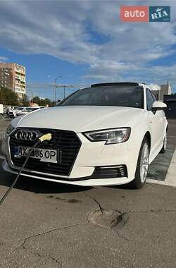 Хэтчбек Audi A3 2016 в 