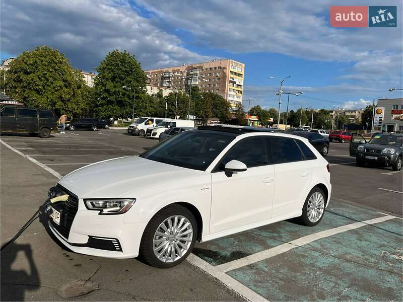 Хэтчбек Audi A3 2016 в Харькове