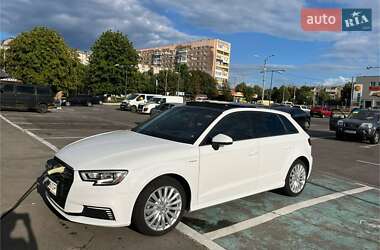 Хэтчбек Audi A3 2016 в 