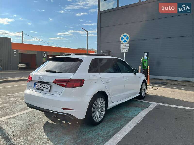 Хэтчбек Audi A3 2016 в Харькове