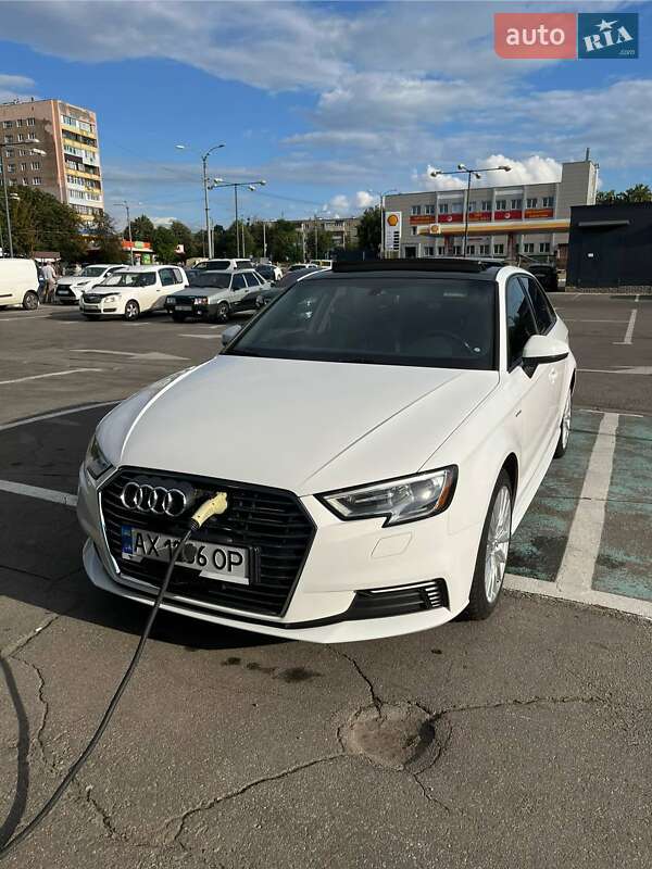 Хэтчбек Audi A3 2016 в Харькове