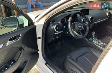Хэтчбек Audi A3 2016 в 