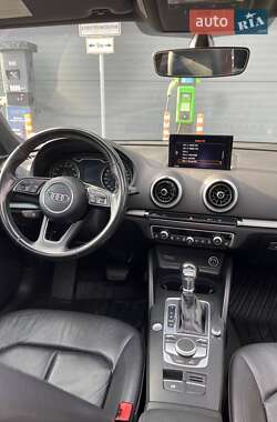 Хэтчбек Audi A3 2016 в 