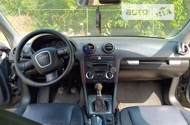 Хэтчбек Audi A3 2004 в 