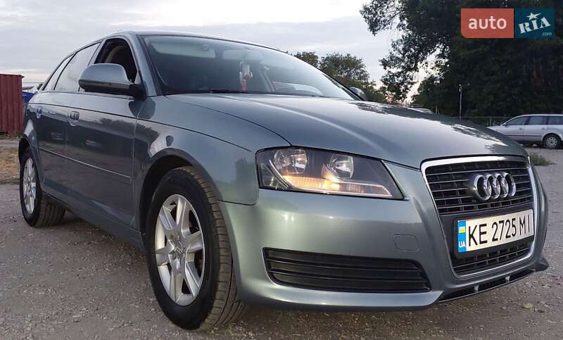 Хэтчбек Audi A3 2010 в Синельниково