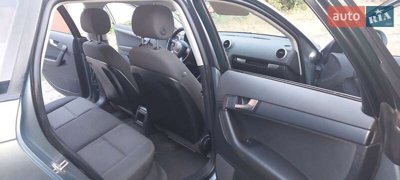 Хэтчбек Audi A3 2010 в Синельниково