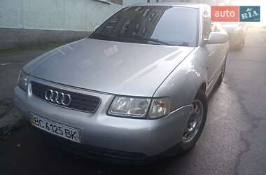 Хэтчбек Audi A3 1998 в 