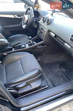 Хэтчбек Audi A3 2005 в 