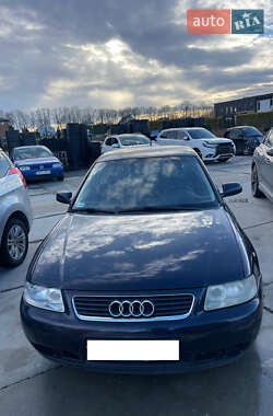 Хэтчбек Audi A3 2000 в 