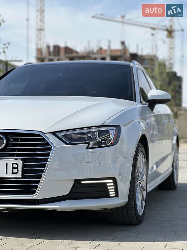 Хэтчбек Audi A3 2016 в Киеве