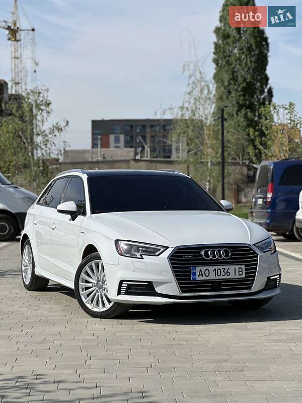 Хэтчбек Audi A3 2016 в Киеве