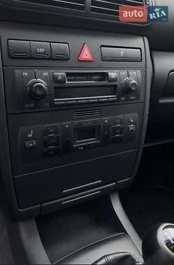 Хэтчбек Audi A3 2002 в 