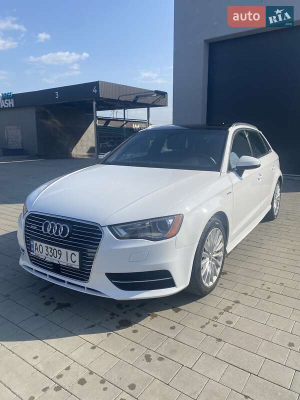 Хэтчбек Audi A3 2015 в Мукачево