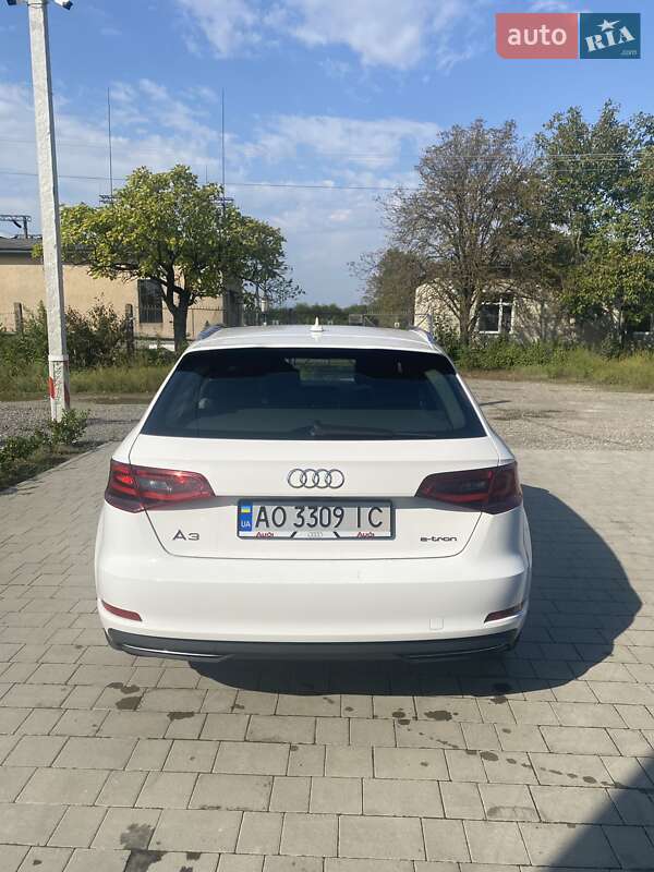 Хэтчбек Audi A3 2015 в Мукачево