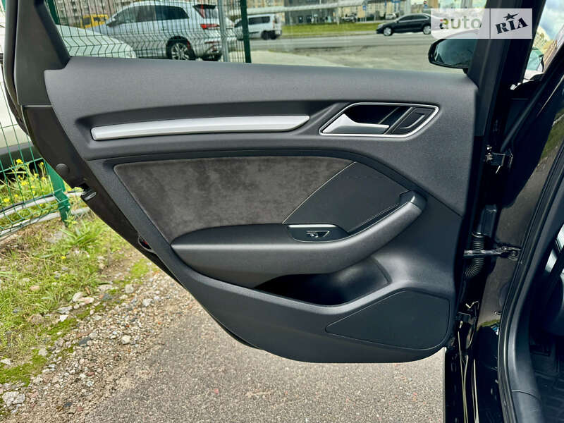 Хэтчбек Audi A3 2016 в Киеве