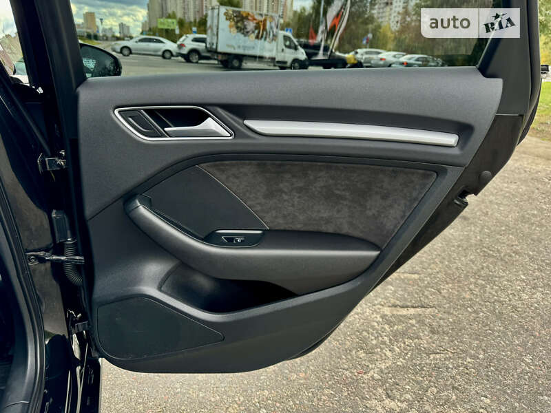 Хэтчбек Audi A3 2016 в Киеве