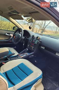 Хэтчбек Audi A3 2004 в 