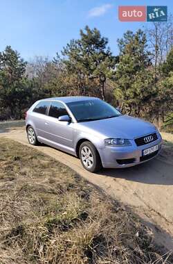 Хэтчбек Audi A3 2004 в 