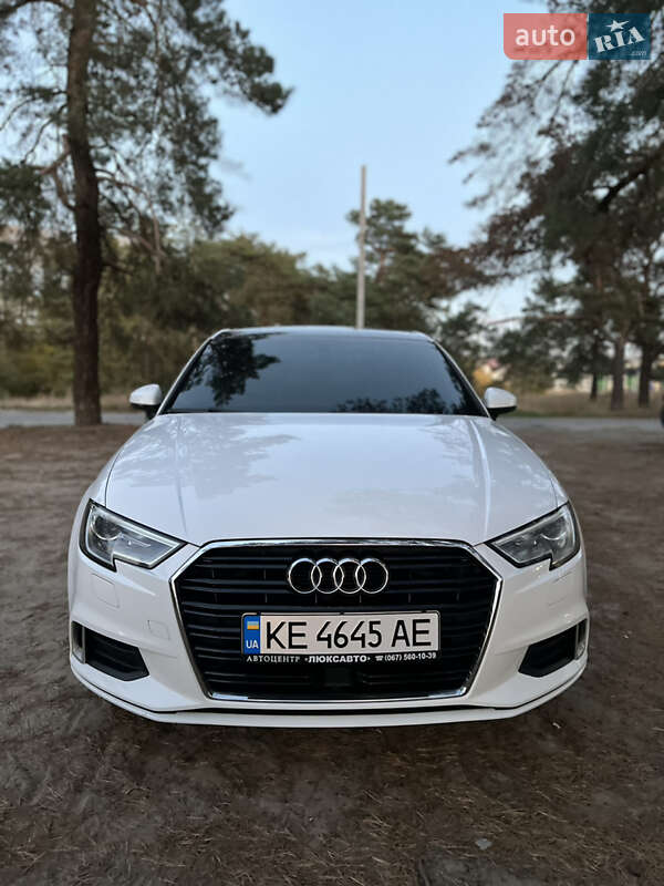Седан Audi A3 2017 в Днепре