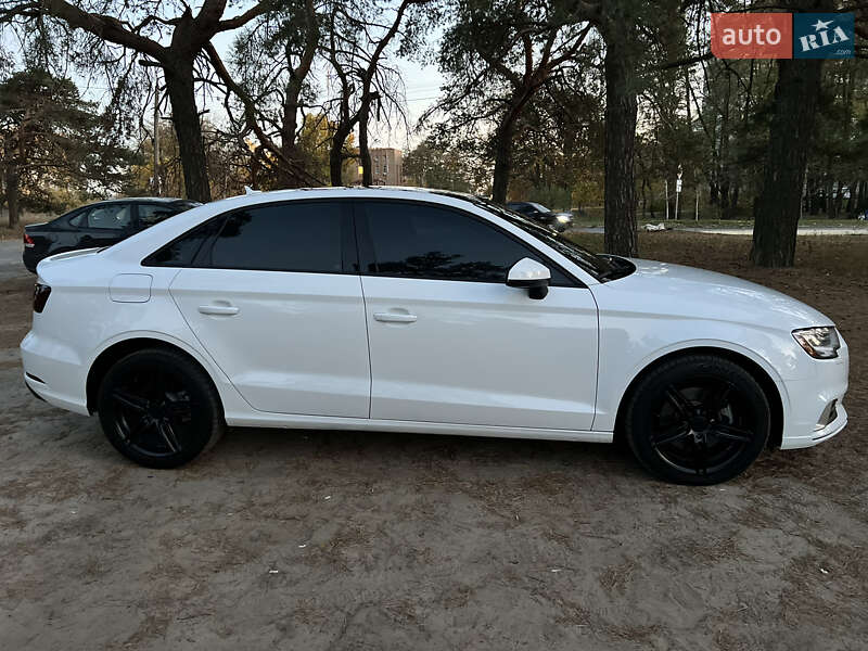 Седан Audi A3 2017 в Днепре