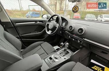 Хэтчбек Audi A3 2013 в 