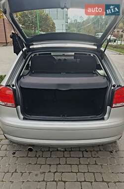 Хэтчбек Audi A3 2003 в 